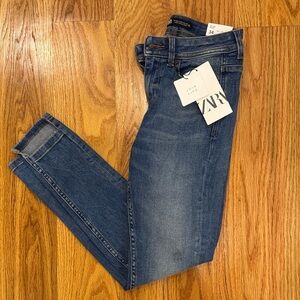 NWT Zara Women's mid rise Skinny Jeans